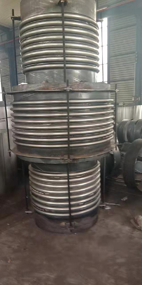 圆形金属补偿器